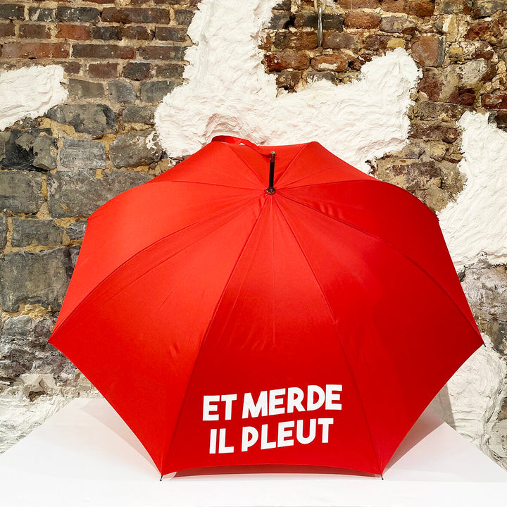 Parapluie avec inscription “Et merde il pleut”